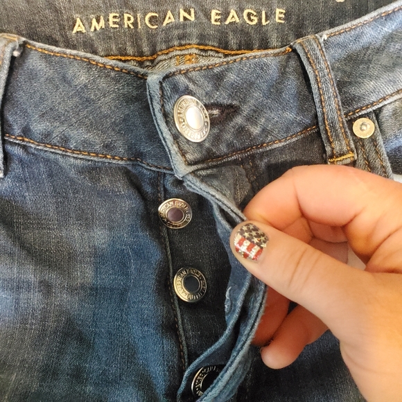 American Eagle tomgirl distressed raw hem jeans - Picture 3 of 6